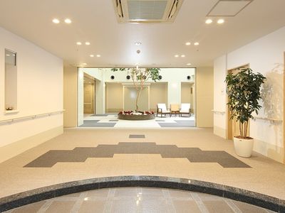 清潔感あるエントランス