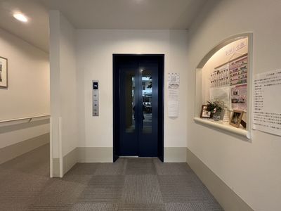 整った施設のエレベーター