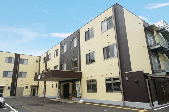 外観 施設内には駐車場もありご家族様の訪問時にもご利用可能です。※土地・建物の権利形態：事業主体
非所有