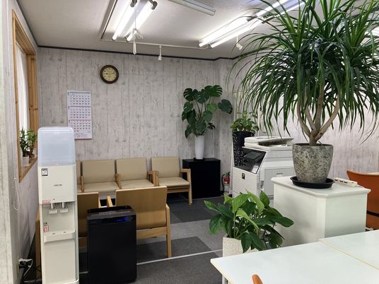 植物のある待合スペース