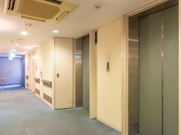 エレベーターと廊下