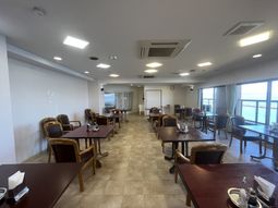自然光が入る食堂