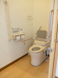 安全な設備のトイレ