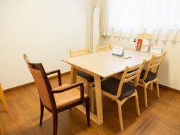 ゆったりとした食卓の場
