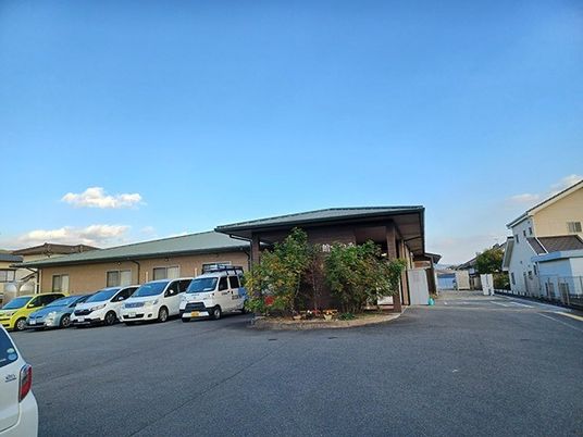 建物前の駐車場  