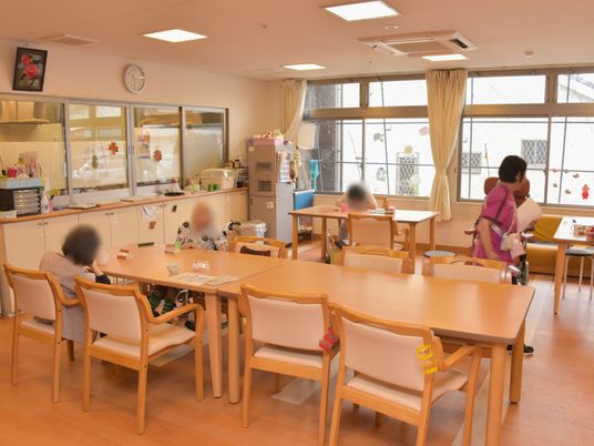 ゆとりある食堂の一角