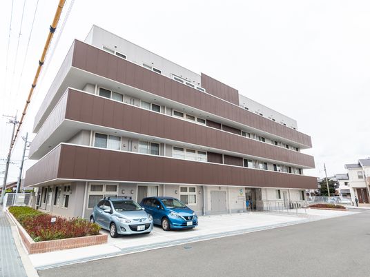 多階層の建物外観
