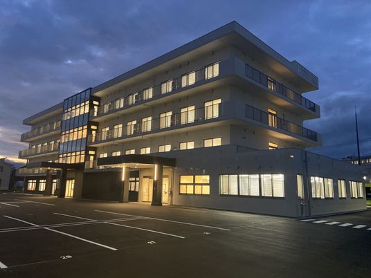 新しい建物の外観