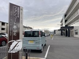 エントランスと看板