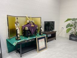節句の飾り付けられた居室