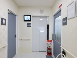 エレベーター前の廊下