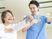 明るい笑顔で支援する介護スタッフ