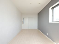 シンプルな空の居室