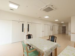 清潔な居室の廊下