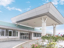 介護老人保健施設 ローズむらやまの外観