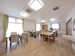 明るい食堂空間