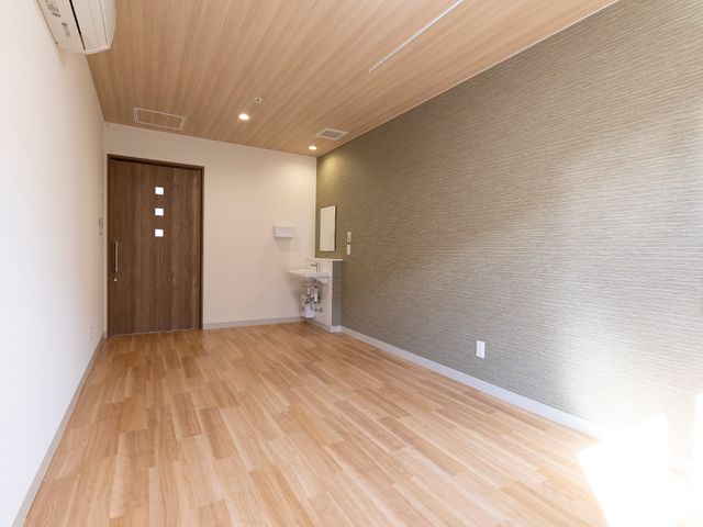 広々とした居室の空間 居室 シンプルで清潔感のある居室です。自分のスタイルでアレンジ可能なスペースが広がっています。