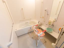 バリアフリーの浴室設備