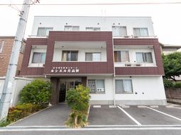 清潔感のある建物エントランス