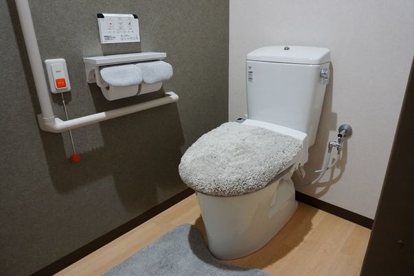 バリアフリー設計のトイレ