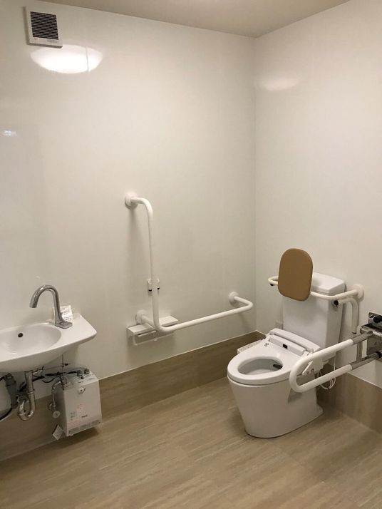 バリアフリー設計のトイレ