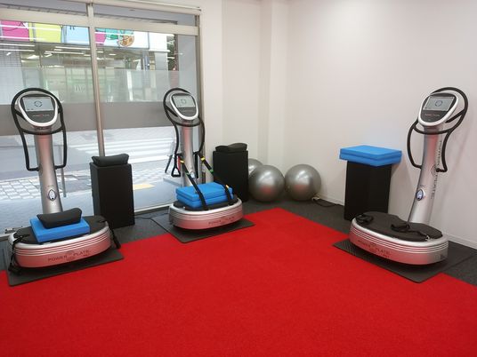 訓練機材のある部屋