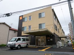 清潔感ある建物エントランス