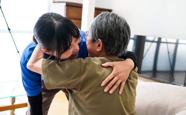 笑顔で話す方々の居室