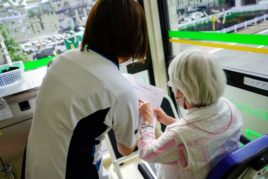 利用者とスタッフの会話