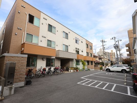建物外観の全体像