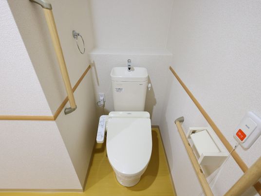バリアフリー設計のトイレ