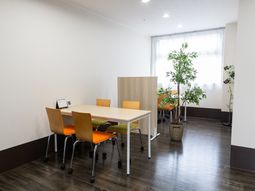 明るい空間のダイニングエリア