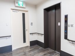 エレベーター前の廊下