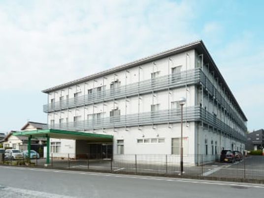 広々とした建物の外観