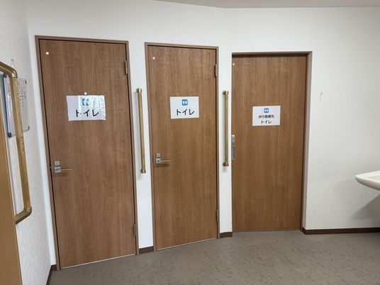 トイレ入口の廊下
