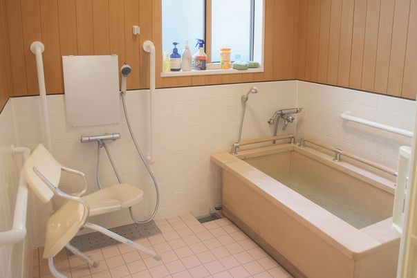 安全な入浴設備の浴室