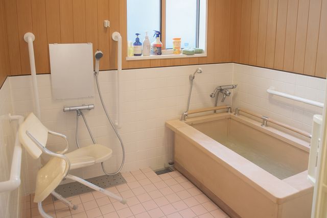 安全な入浴設備の浴室