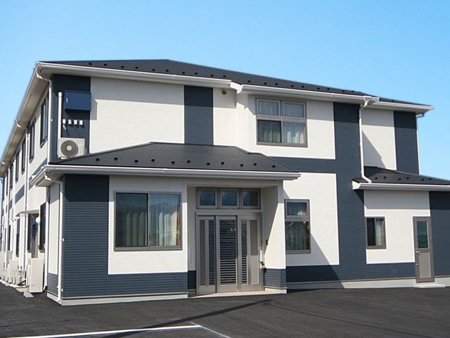 清潔感のある外観施設 外観 採光を取り入れた明るい作りの建物です。就業を考えている方にとって、働きやすい環境が整っています。