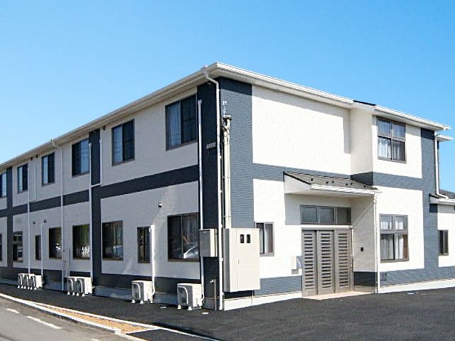 明るい施設の外観図 外観 日差しがたっぷりと差し込む、清潔感のある建物です。新しい職場として、朗らかな環境がお待ちしています。