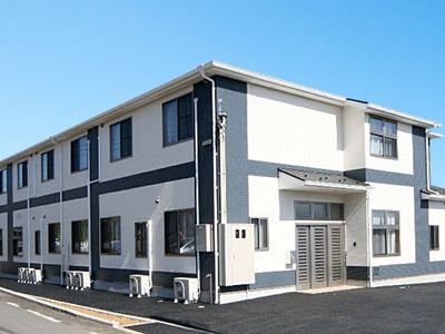明るい施設の外観図