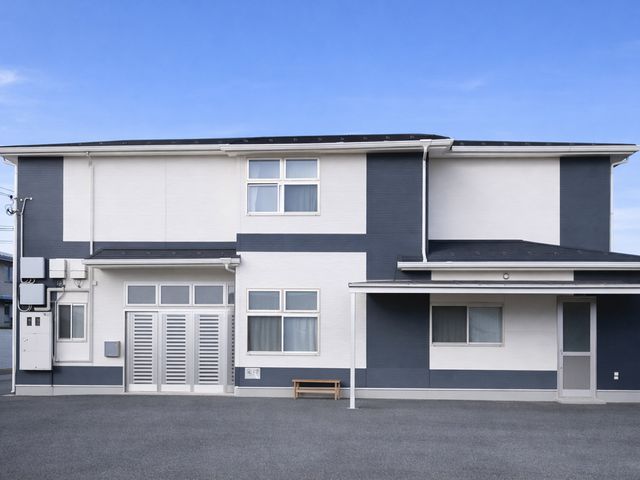 居心地の良い外観 外観 シンプルで落ち着いたデザインが特徴の建物です。空が映える開放的な雰囲気となっています。
