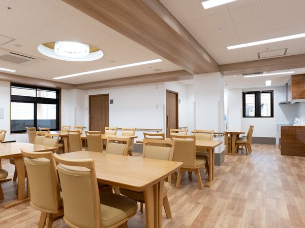 明るい食堂の様子