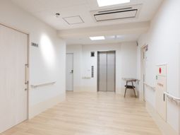 廊下の明るいイメージ