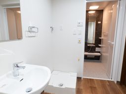 清潔なトイレと洗面台