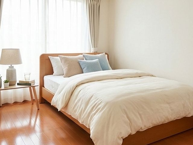 明るい居室 居室 自然光が差し込む落ち着いた空間で、快適に過ごせます。リラックスできる環境が整っています。