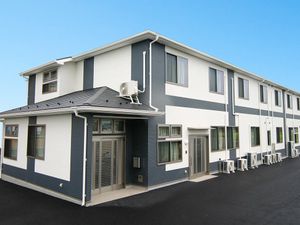 施設の清潔な外観