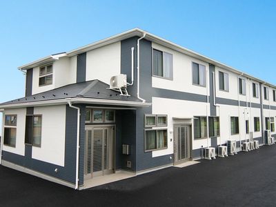 施設の清潔な外観