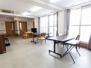 多目的室の明るい空間