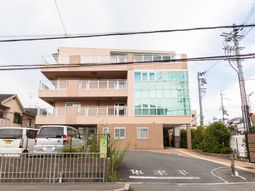 明るい印象のエントランス