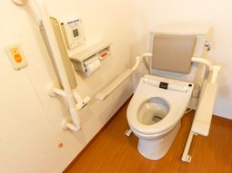 バリアフリー設計のトイレ
